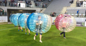 Activité de bubble foot entre amis à Reims, dans la Marne.