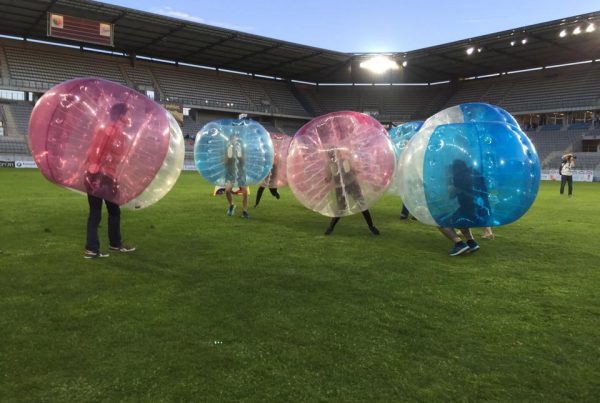 Partie de bubblefoot au stade de Sedan