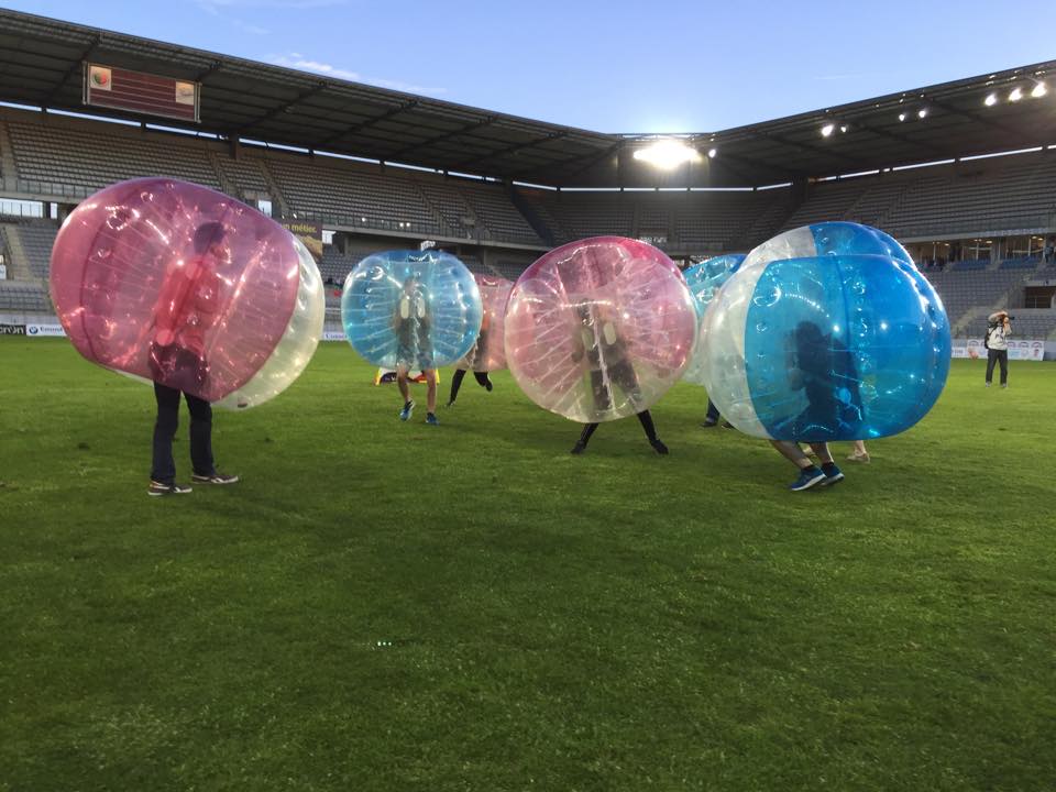 Partie de bubblefoot au stade de Sedan