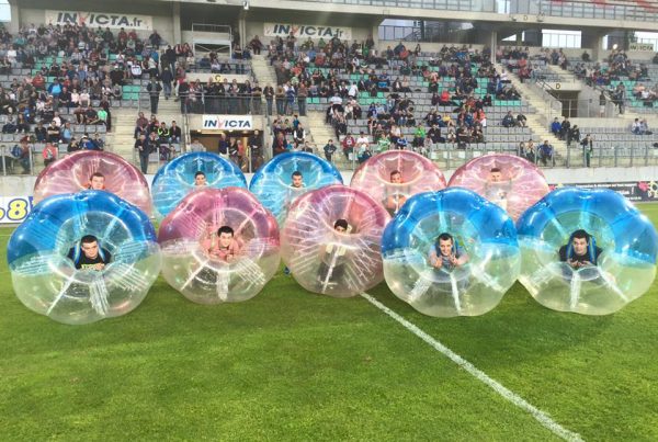 Partie de bubblefoot au stade de Sedan